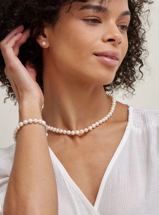 Minimalist Luxury: Why a Single Strand Real Pearl Necklace Is the Ultimate Everyday Essential. - Ammpoure