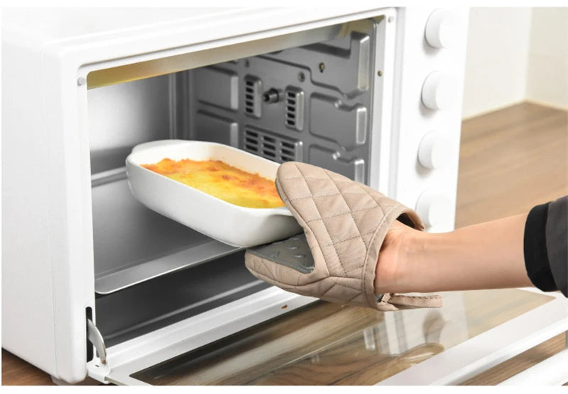 USA Oven Mitts Fish Shape, Anti-Scald, Heat Resistant Kitchen Gloves, Multi-Use As Tray Gripper & Pot Holder