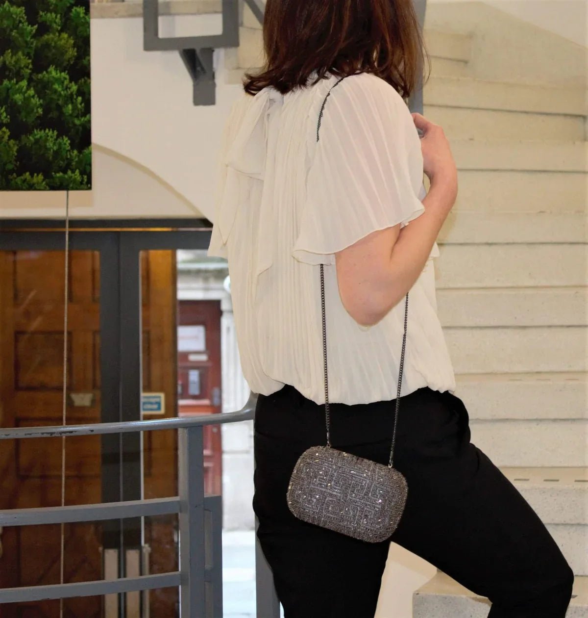 Everything You Need to Know About Clutch Bags: From Buying Tips to Style Secrets. - Ammpoure Wellbeing