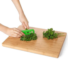 Load image into Gallery viewer, 1Pc Vegetable Herb Eliminator Kale Oregano Parsley Cilantro Stripper Looseleaf Comb Household Gadgets Portable Kitchen Tools - Ammpoure Wellbeing 🇬🇧
