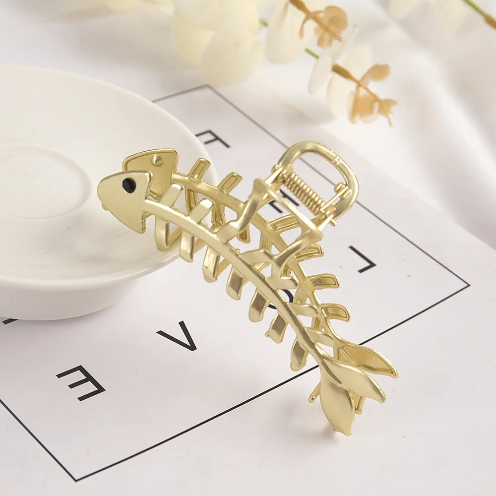 New Elegant Women Metal Hair Claw Crab Gold Hollow Hairpin Geometric Vintage Hair Clips Barrettes Headband Hair Accessories