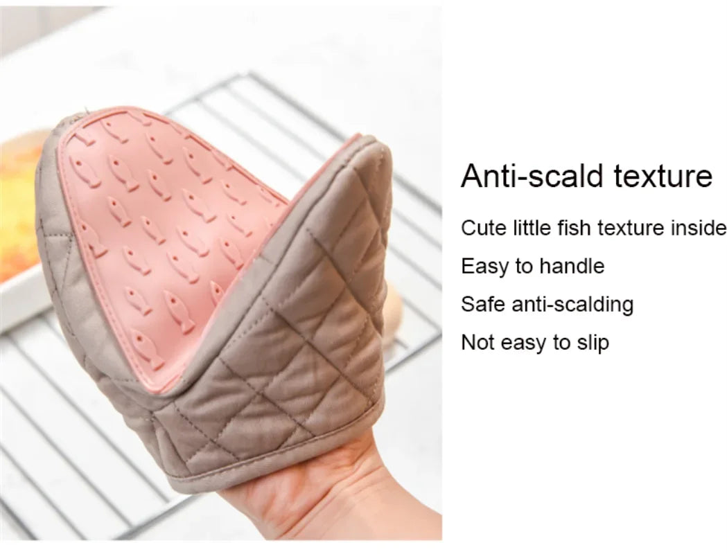 USA Oven Mitts Fish Shape, Anti-Scald, Heat Resistant Kitchen Gloves, Multi-Use As Tray Gripper & Pot Holder