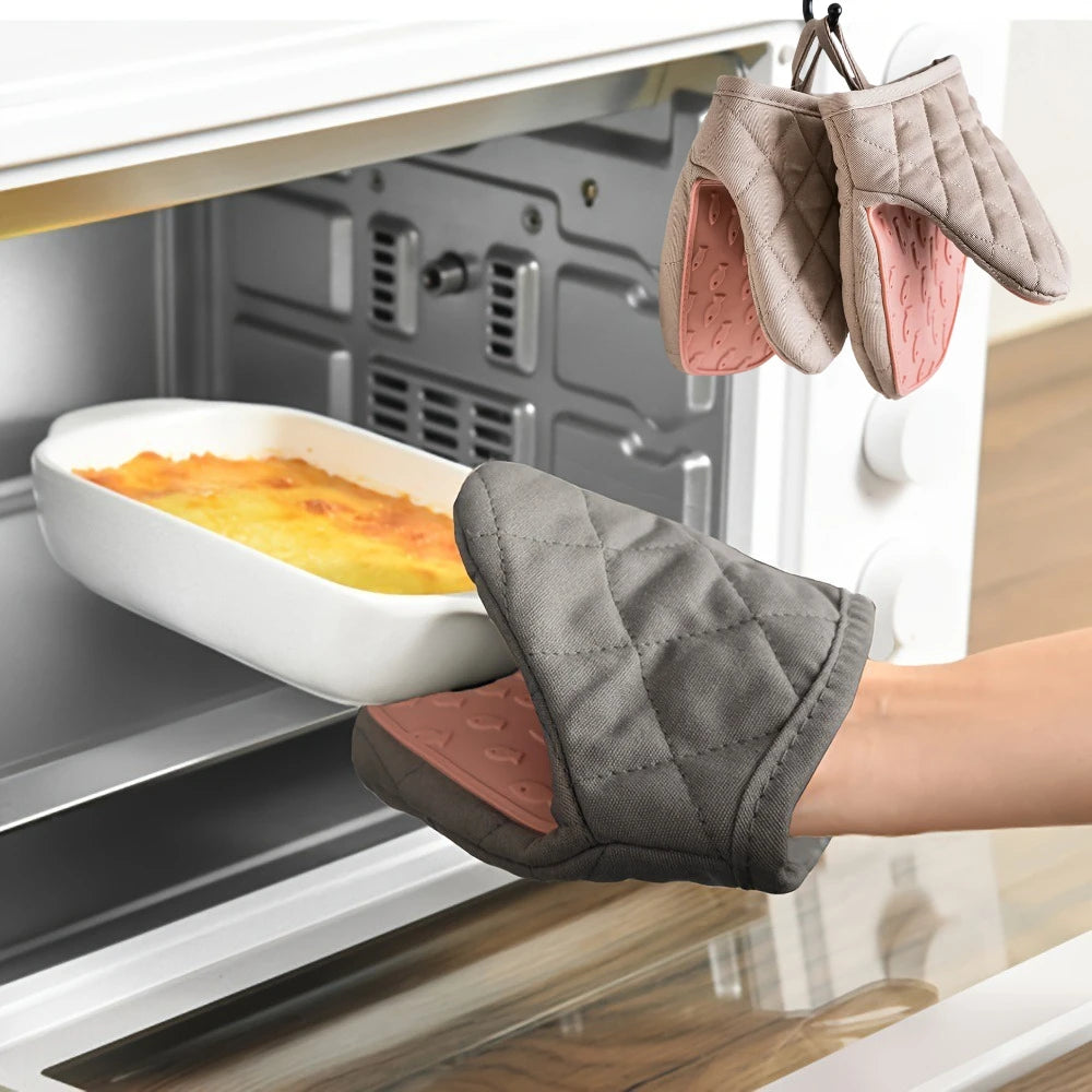 USA Oven Mitts Fish Shape, Anti-Scald, Heat Resistant Kitchen Gloves, Multi-Use As Tray Gripper & Pot Holder