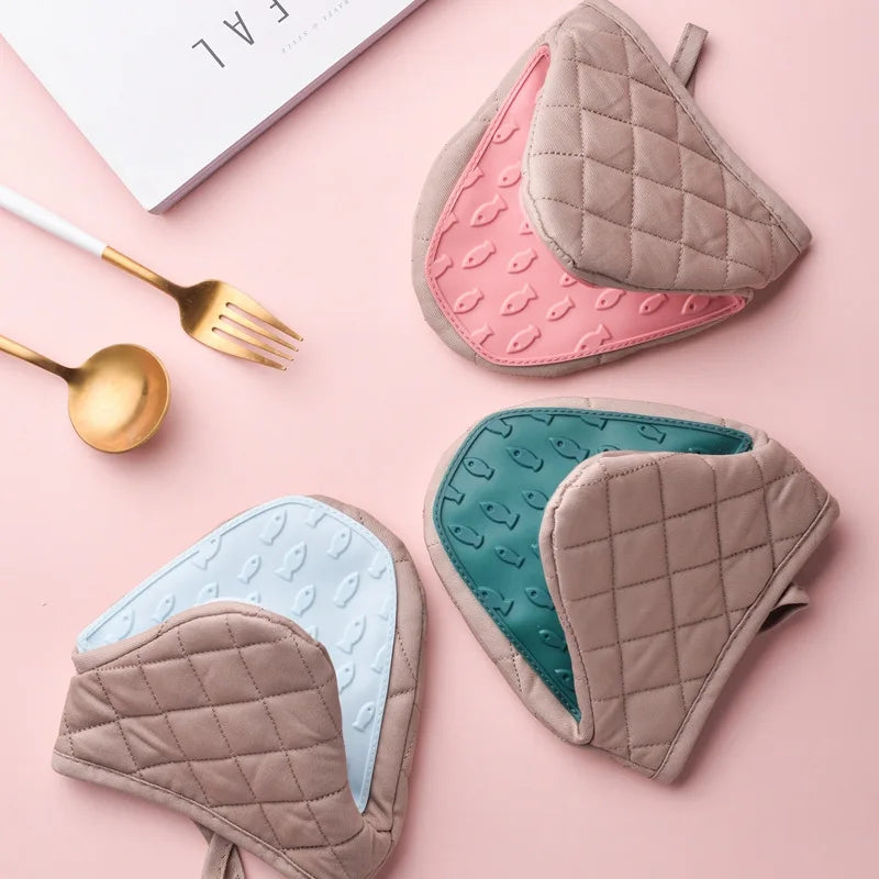 USA Oven Mitts Fish Shape, Anti-Scald, Heat Resistant Kitchen Gloves, Multi-Use As Tray Gripper & Pot Holder
