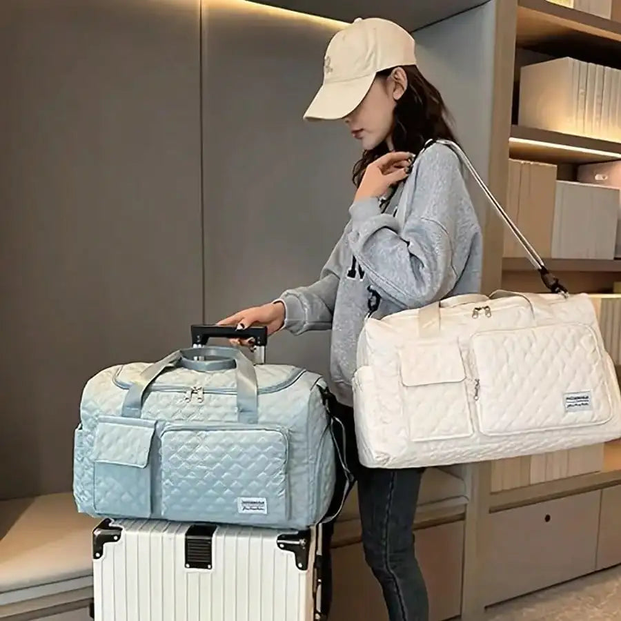Women’s Large-Capacity Duffel Bag USA with Shoe Compartment, Waterproof Expandable Gym & Travel Bag