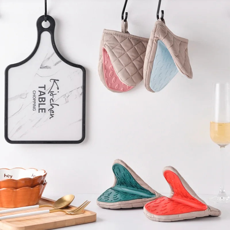 USA Oven Mitts Fish Shape, Anti-Scald, Heat Resistant Kitchen Gloves, Multi-Use As Tray Gripper & Pot Holder