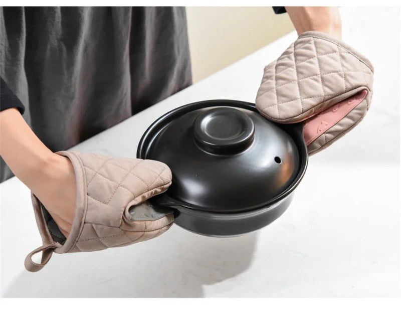 USA Oven Mitts Fish Shape, Anti-Scald, Heat Resistant Kitchen Gloves, Multi-Use As Tray Gripper & Pot Holder